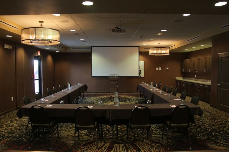 Hotel Teddy's Residential Suites Watford City