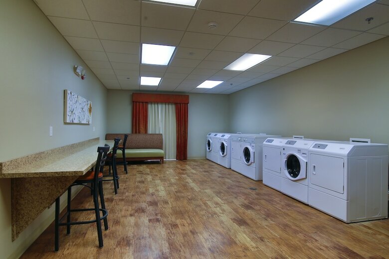 Hotel Teddy's Residential Suites Watford City
