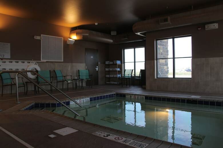 Hotel Teddy's Residential Suites Watford City