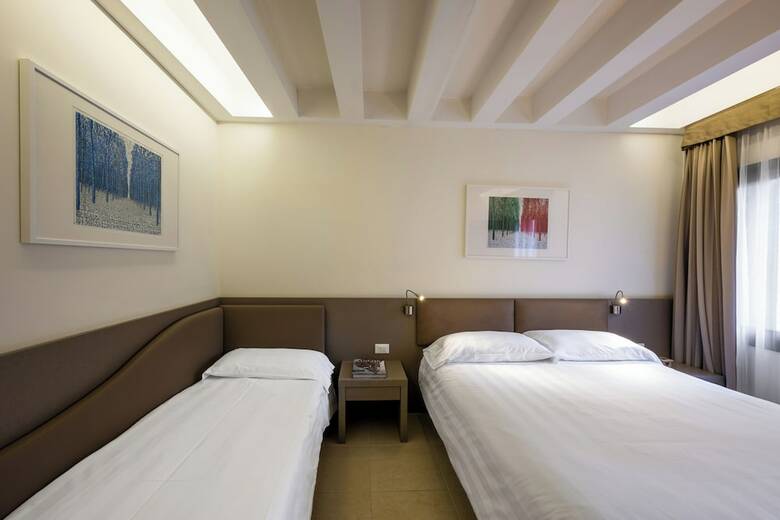 Leone Hotel