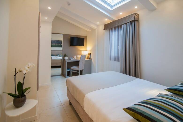 Leone Hotel