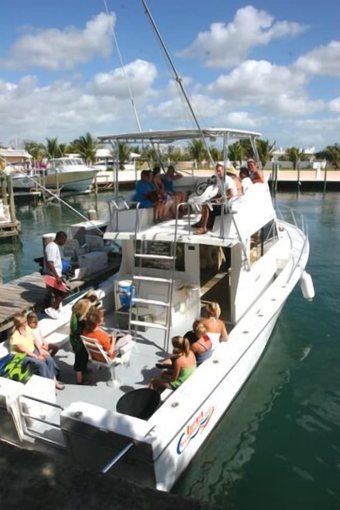 Flamingo Bay Hotel & Marina