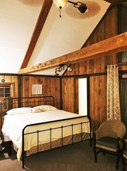Bed & Breakfast Maple Leaf Cottage Inn