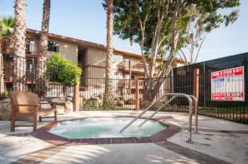 Apartamento Sunshine Suites At Midway