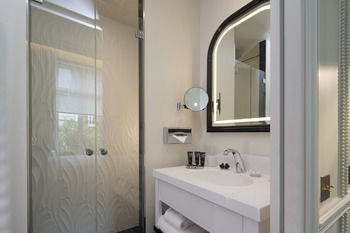 Hotel Le Narcisse Blanc & Spa