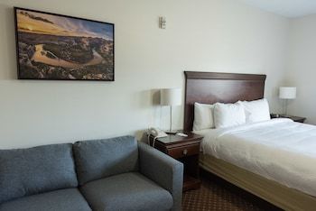 Hotel The Landmark Inn & Suites