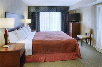 Hotel Quality Suites Whitby