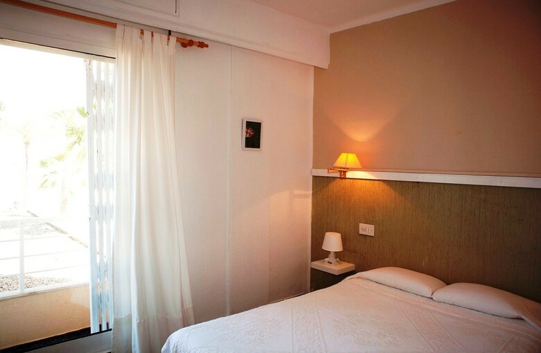 Hostal Malvarrosa Beach Rooms