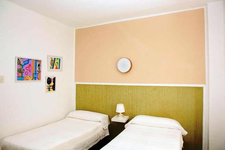 Hostal Malvarrosa Beach Rooms