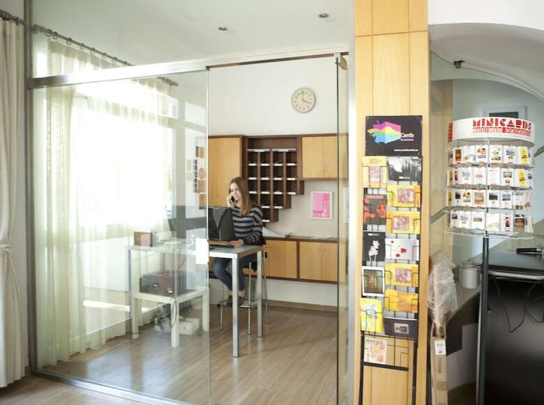 Hostal Malvarrosa Beach Rooms