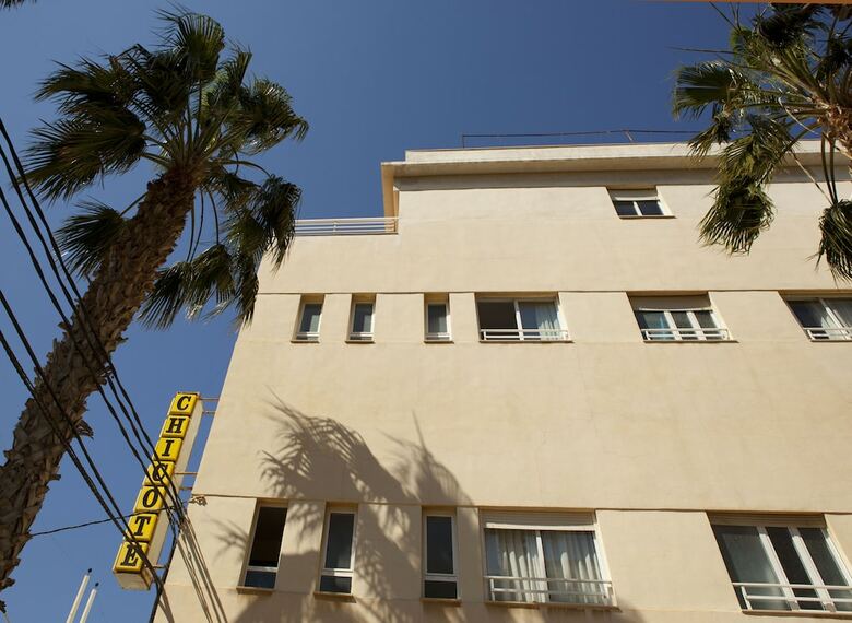Hostal Malvarrosa Beach Rooms