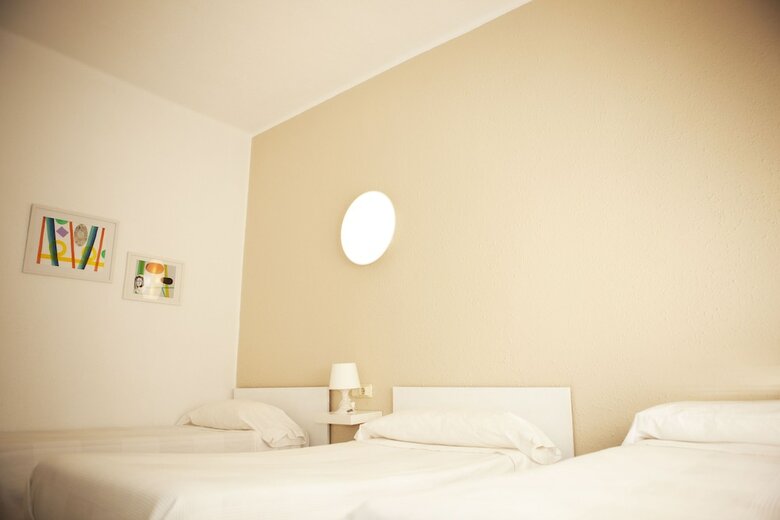 Hostal Malvarrosa Beach Rooms