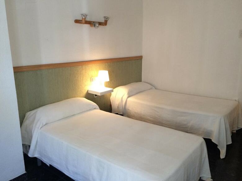 Hostal Malvarrosa Beach Rooms