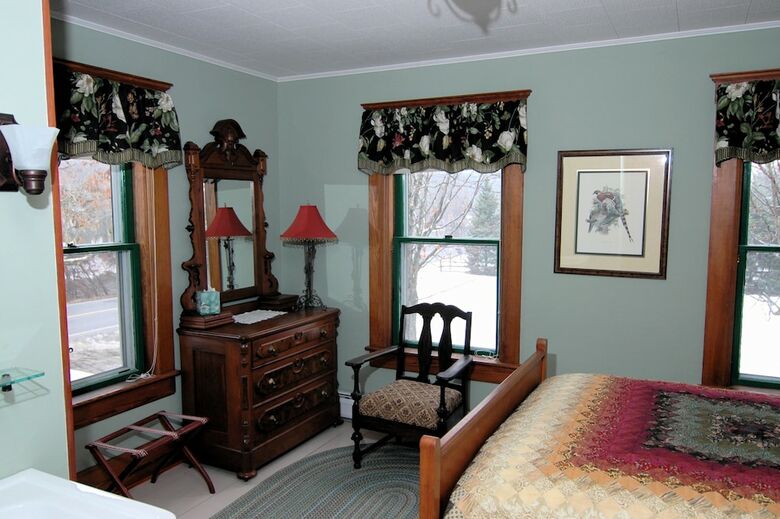 Bed & Breakfast Farmhouse Inn At Robinson Farm