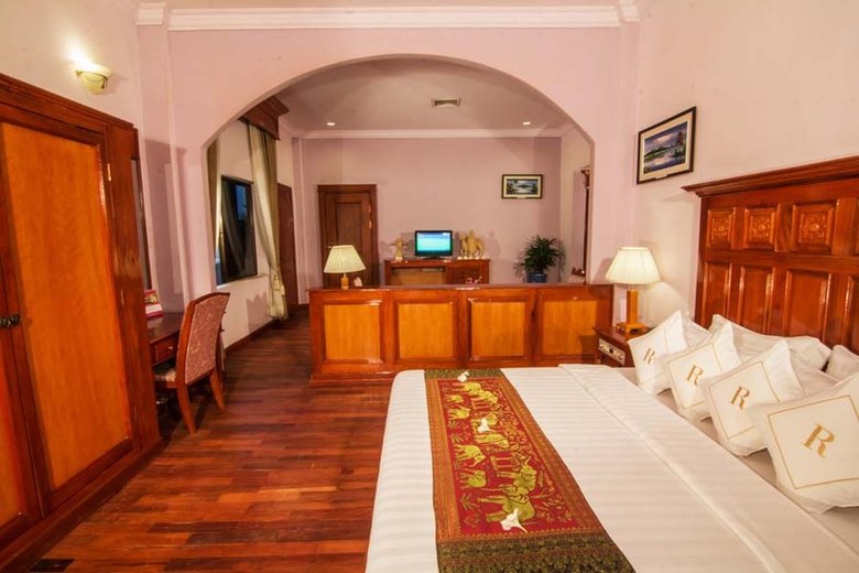 Ree Hotel