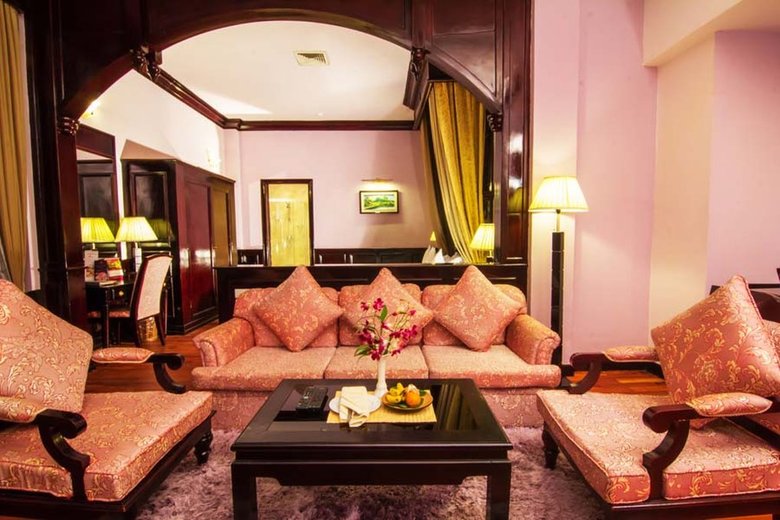 Ree Hotel