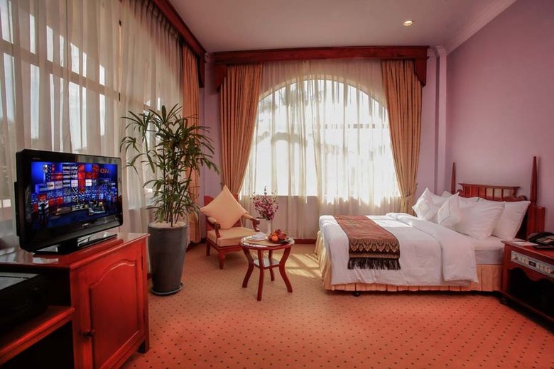 Ree Hotel