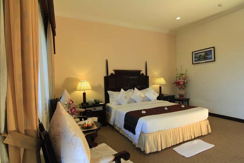 Ree Hotel