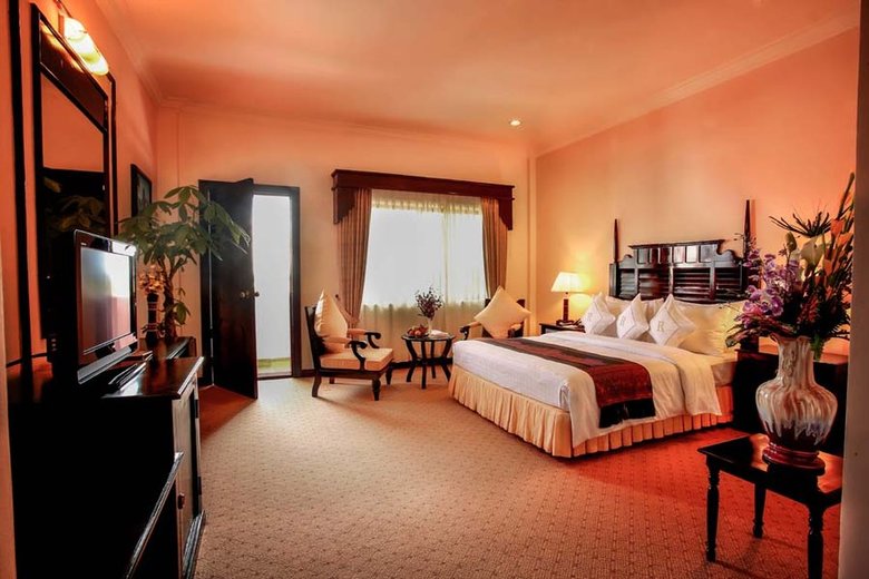 Ree Hotel