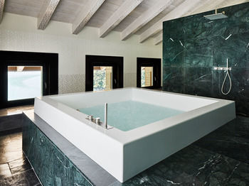 Hotel Maanja Lake Front Suite And Restaurant