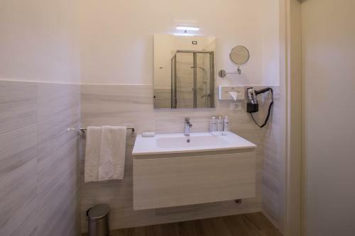 Hostal Hotel Cortaccia Sanvitale