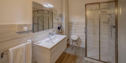 Hostal Hotel Cortaccia Sanvitale