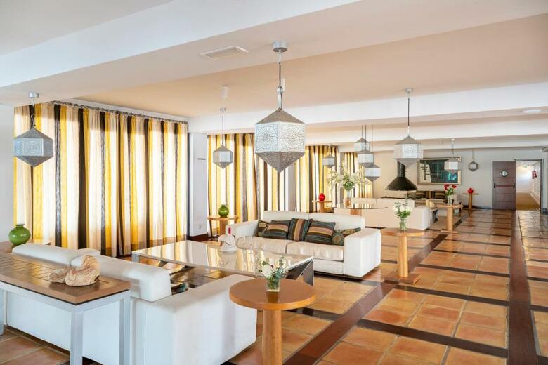 Hotel Parador De Moj�car