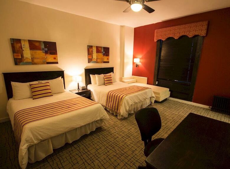 Royal Park Hotel And Hostel