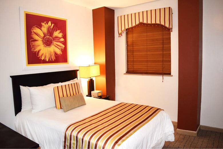 Royal Park Hotel And Hostel
