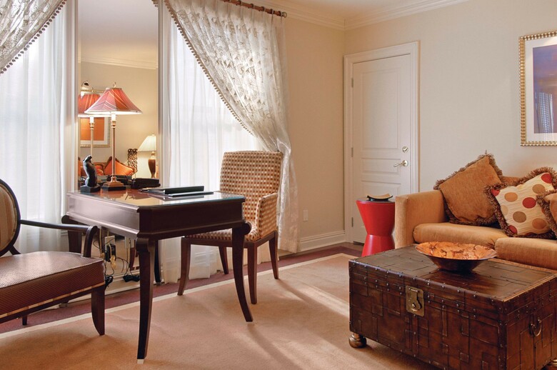 Iroquois Hotel