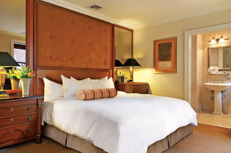Iroquois Hotel