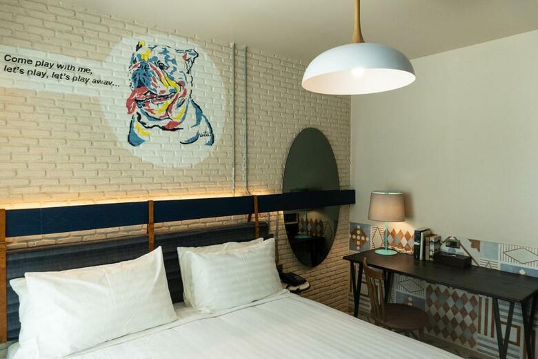 Tints Of Blue Hotel