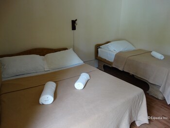 Hotel Whites And Greens Beach Resort