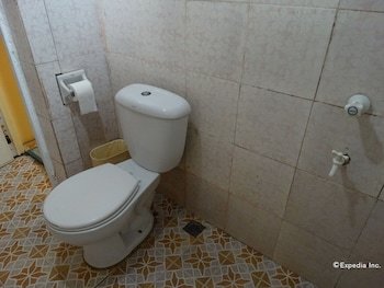 Hotel Whites And Greens Beach Resort