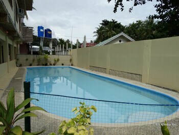 Hotel Whites And Greens Beach Resort