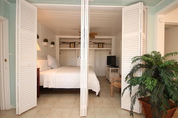 Hotel Drop Anchor Resort And Marina