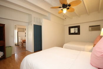 Hotel Drop Anchor Resort And Marina