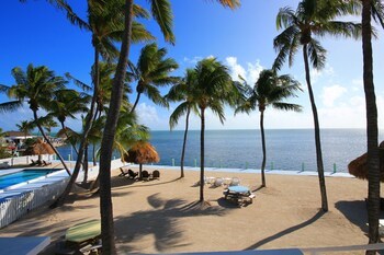 Hotel Drop Anchor Resort And Marina
