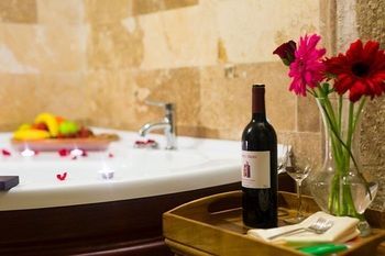 Hotel Jacob's Cave Suites