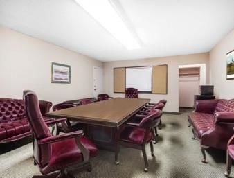 Hotel Ramada Perry Near Fairgrounds