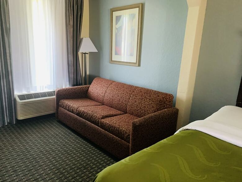 Hotel Quality Inn & Suites