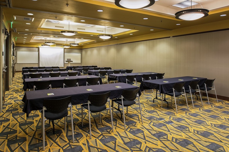 Staypineapple At Watertown Hotel