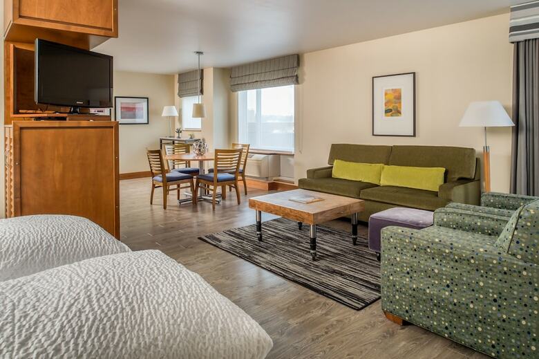 Staypineapple At Watertown Hotel