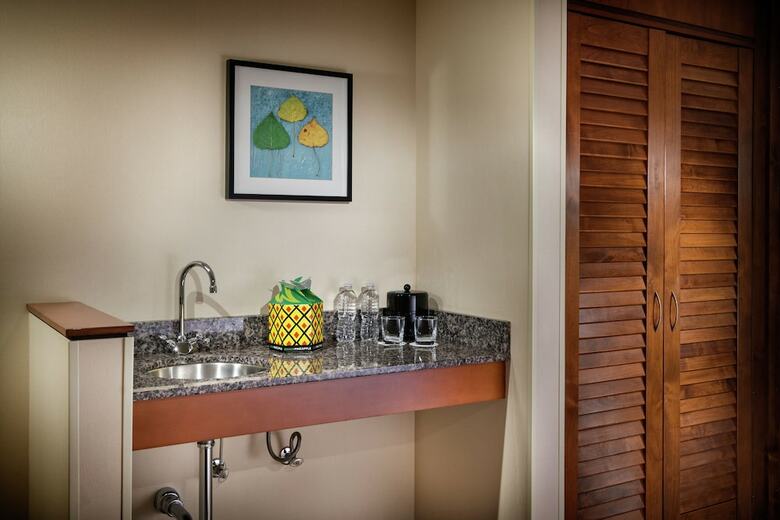 Staypineapple At Watertown Hotel