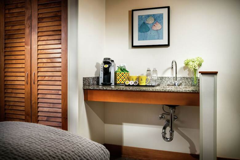 Staypineapple At Watertown Hotel