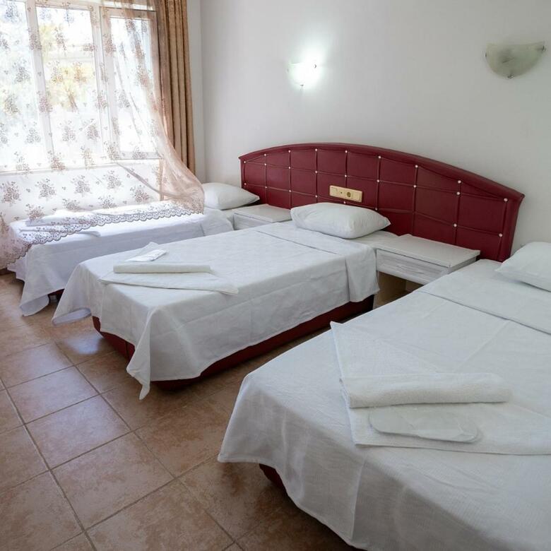 Basil's Apart Hotel
