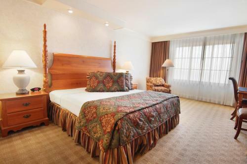 *bay Landing Hotel*
