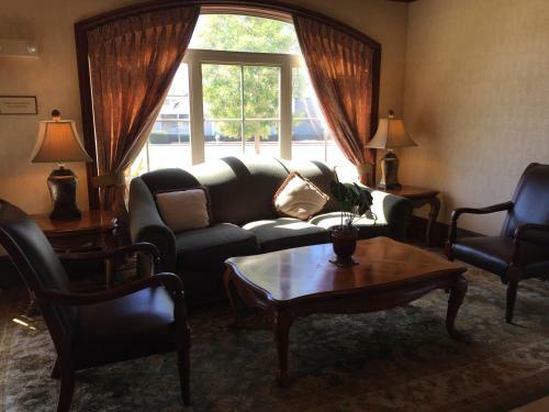 *bay Landing Hotel*