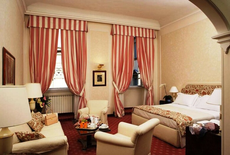 Hotel De La Ville
