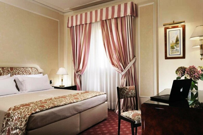 Hotel De La Ville